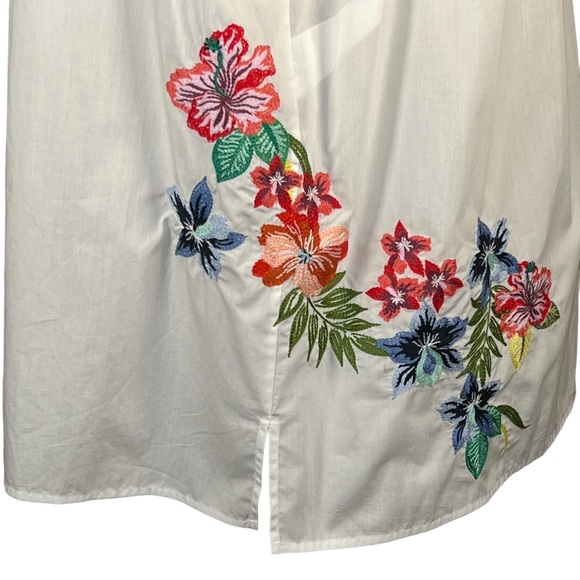 Talbots Woman Cool Cotton Floral Embroidered Blouse With Smocked Necklin… - Picture 10 of 14